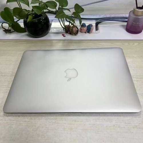 13寸macbook Air i7高配筆記本電腦，8GB記憶體 ，256G固態SSD硬盤，超