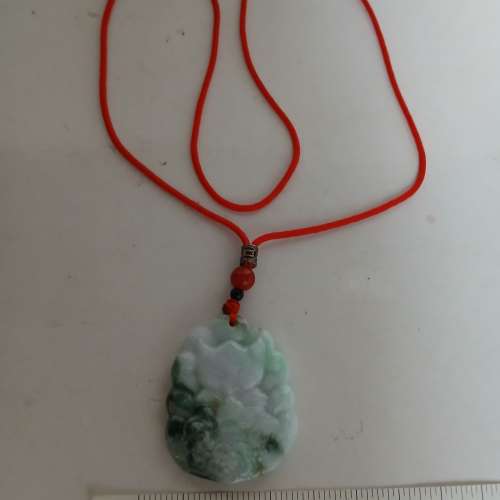 翡翠A玉狐狸吊墜，48x38x7mm,連26吋紅繩頸鏈， 好工圓滑，狐狸高貴機靈旺桃花人緣...