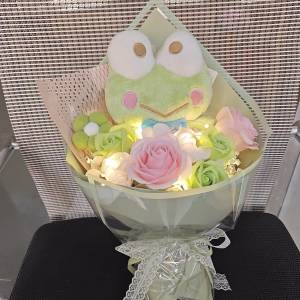 《獨家原創·專業花藝師用心製作》sanrio keroppi花束 💐香皂花&仿真花 🌼確認轉賬...