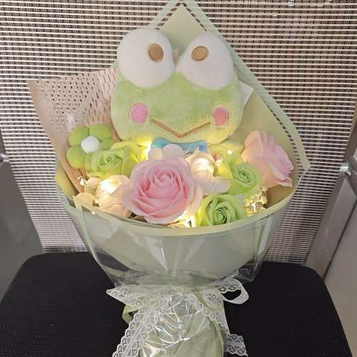 《獨家原創·專業花藝師用心製作》sanrio keroppi花束 💐香皂花&仿真花 🌼確認轉賬...