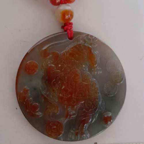 紅翠A玉下山虎吊墜48x6mm.連26寸紅翡頸鏈，下山虎氣勢兇猛鎮邪靈，護佑家中吉祥。n...