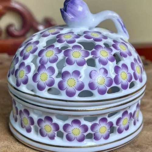 全新日本陶瓷粉色小花香薰盒/首飾盒（有包裝盒） 比淘寶 $105 更便宜！！！