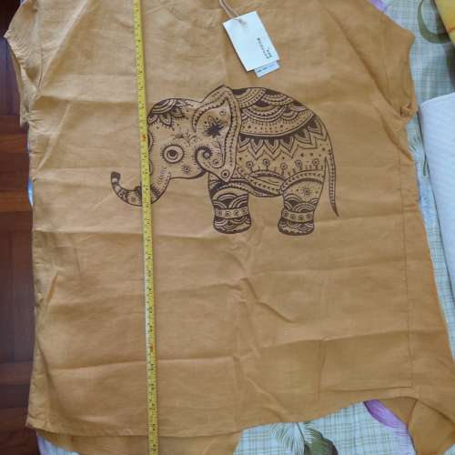 全新布谷村BUGUCUN泥黃色大象圖案麻質短袖衫 麻質鬆身衫 民族風格衫 棉麻圓領寬鬆T...