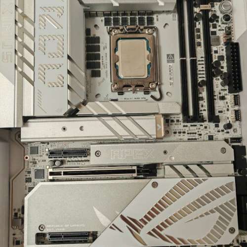 ASUS ROG MAXIMUS Z890 APEX DDR5 可配 intel ultra 9 285K CPU 使用