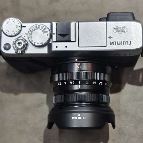 FUJIFILM XE1 X-E1 silver + 16/2.8 R WR XF FX 16 16MM