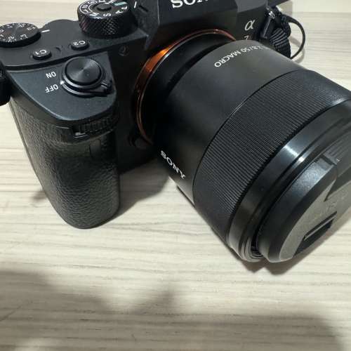 Sony a7r3 a7riii 相機連鏡頭 / 連兩粒原廠 Sony 電池 ( 很新非常少用 )