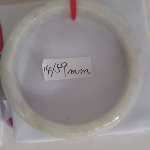 古舊翡翠A玉手鈪存貨，圓滑好水頭。每隻五百元，兩隻起八折。全部四隻七折。no.4.2.25