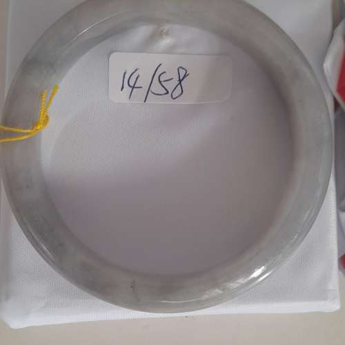 古舊翡翠A玉手鈪存貨，圓滑好水頭。每隻五百元，兩隻起八折。全部四隻七折。no.4.2.25