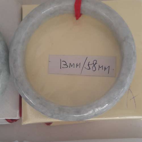 古舊翡翠A玉手鈪存貨，圓滑好水頭。每隻五百元，兩隻起八折。全部四隻七折。no.4.2.25