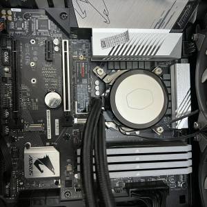 技嘉B560M AORUS PRO AX雪雕同水冷散熱器