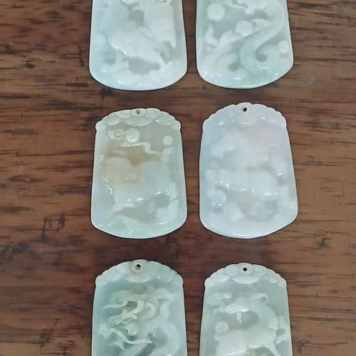 翡翠A玉12生肖，大约43x30mm x6mm,好工好水頭，一套850元，連酸枝木底座售1000元。...