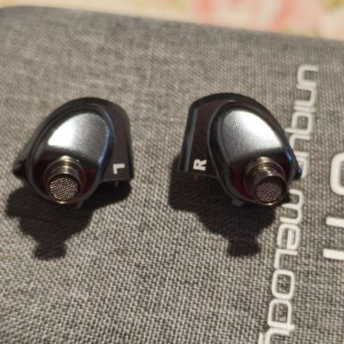 ACOUSTUNE HS1697TI 鈦金屬入耳式耳機