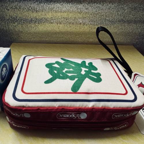 全新LeSportsac 麻雀造型手腕帶手提包 多用途收納袋 連紙袋、密實袋包裝