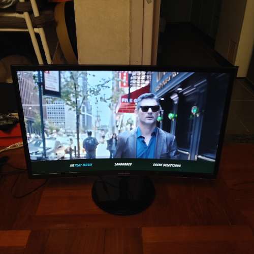 Samsung 24” LED 曲 Monitor