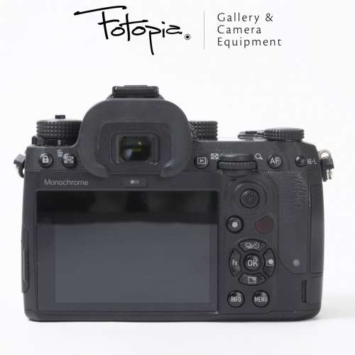 || Pentax K-3 III Monochrome with full packing (shutter count ~ 5,9xx) ||