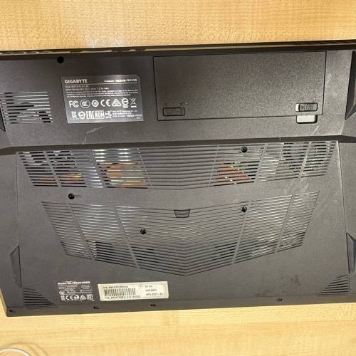 九成新 Gaming Laptop Gigabyte Gd G7 i5-11400H RTX 3050 16GB Ram 512 SSD