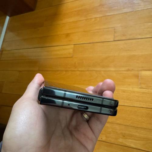 z fold 5黑色 256港行過保淨機 9成新 升級放售