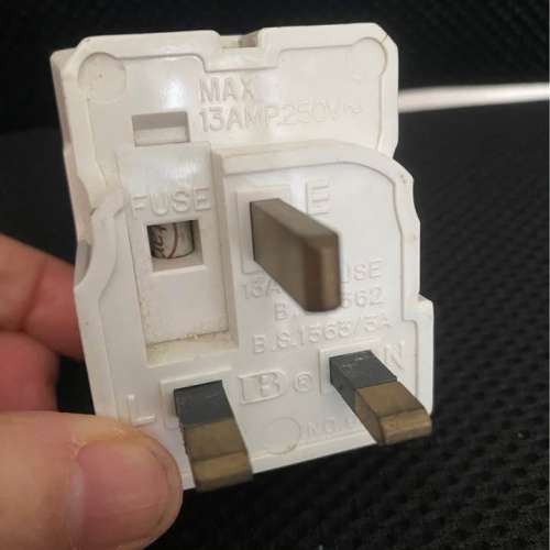 萬能插頭，有指示燈 B.S 1363 , U.K.STANDARDS