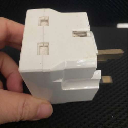 萬能插頭，有指示燈 B.S 1363 , U.K.STANDARDS