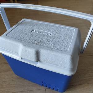 MADE IN USA 美國Rubbermaid手提冰箱model 1822,合露營,釣魚,沙灘