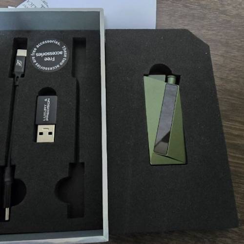 Luxury & Precision W2 Ultra 平放