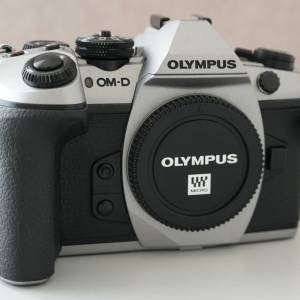 Olympus E-M1 Mark II 銀色 + ED 12-40mm F2.8 PRO鏡頭