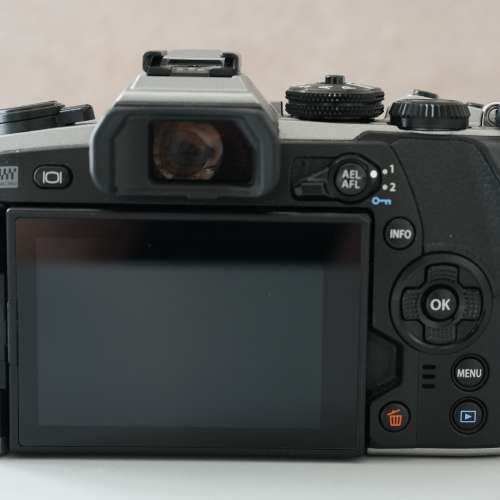 Olympus E-M1 Mark II 銀色 + ED 12-40mm F2.8 PRO鏡頭