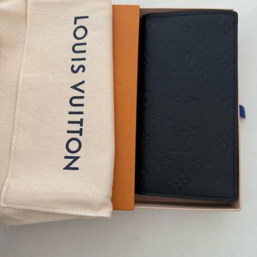 全新LV軟皮長款銀包，全新，未用過，有出世紙，