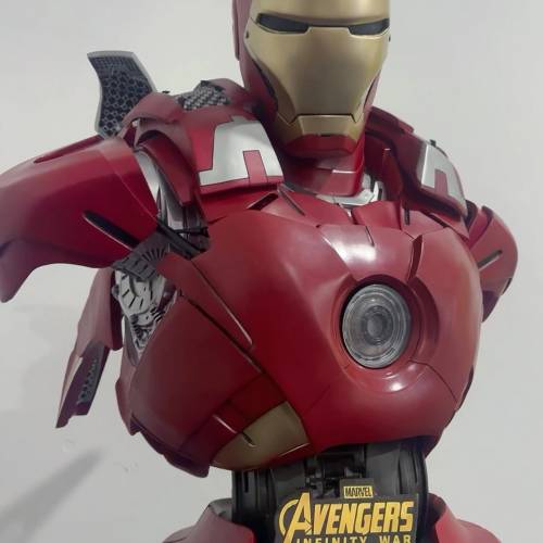 全新Iron Man Mark 7 1:1 半身像 （可發光）