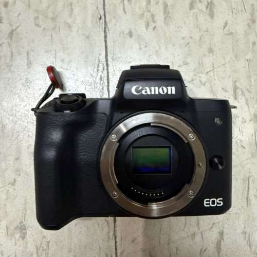 Canon M50