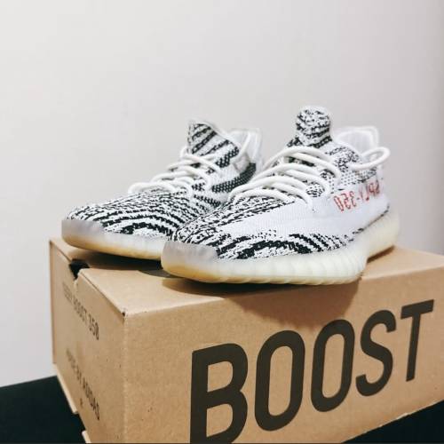 🔥 Adidas Yeezy Boost 350 V2 Zebra CP9654 - EU 42