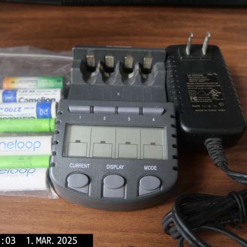 La Crosse BC1000 充電器