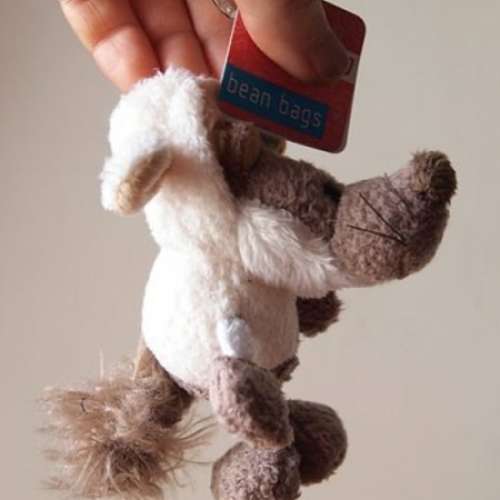 全新白狼 披著羊皮的狼 公仔 羊皮 狼毛 白羊 狼 羊毛 毛絨玩具 掛件 匙扣 鎖匙扣 鑰...