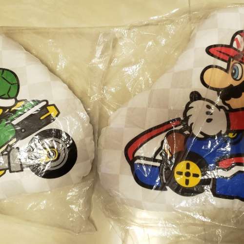 全新一套3 款枕頭咕𠱸mario  (購自日本)