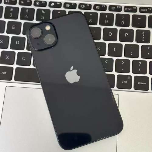 iPhone 13 512G ， 6.1寸大螢幕，電池效能87 ％，功能全部正常運作，已貼貴價玻璃鋼...