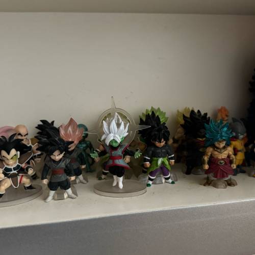 相片中所有龍珠玩具