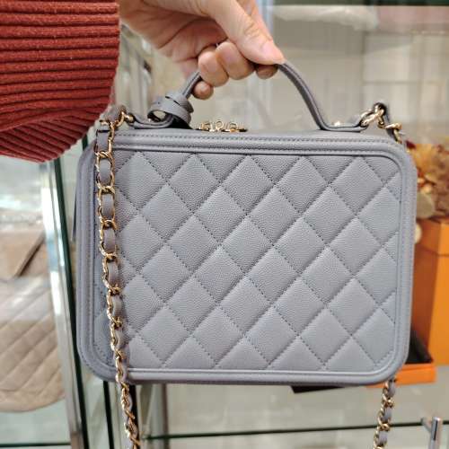 CHANEL灰色菱格帶鎖化妝箱中號 Filigree Vanity Case Medium Size Grey Color