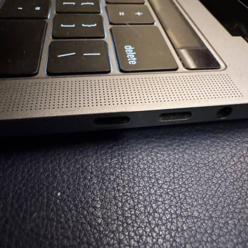 2019 13 inch Macbook Pro 8GB Ram 256GB 4 thunderbolt