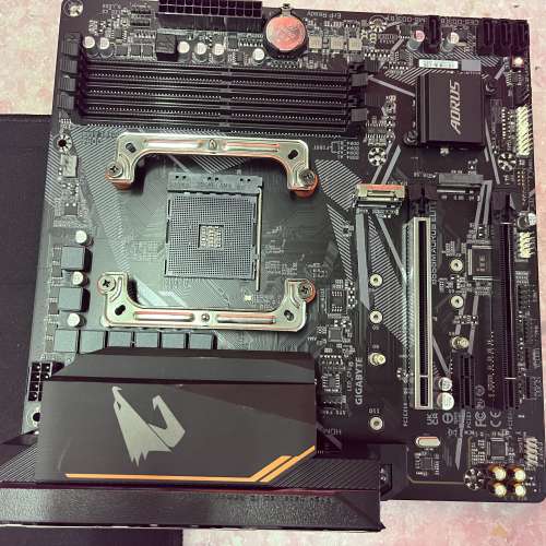 技嘉B550M AORUS ELITE主板+送散熱風扇