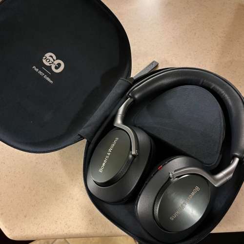 B&W Px8 007 Editions