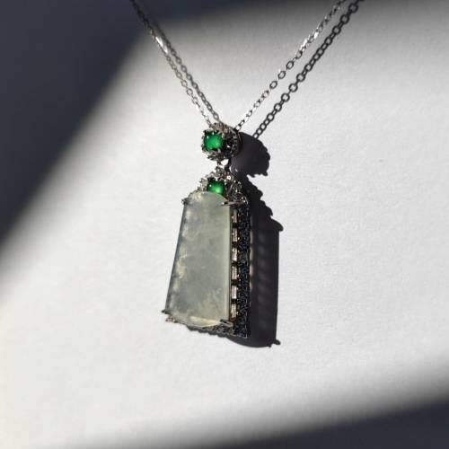 天然緬甸翡翠A玉高冰雪花棉無事牌（925銀鑲）