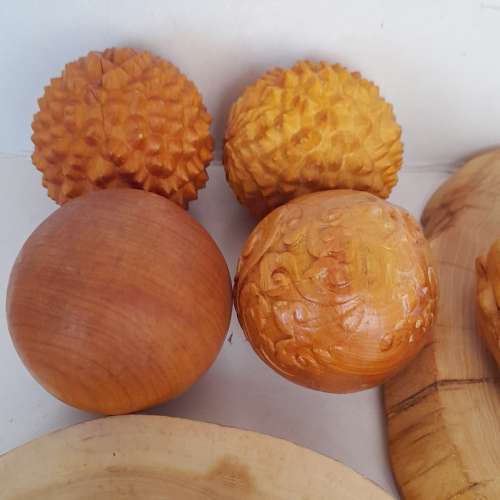 十件崖柏小擺件如照片顯示，清貨價共售300元，歡迎出價即走，崖柏具有濃郁香味有驅...