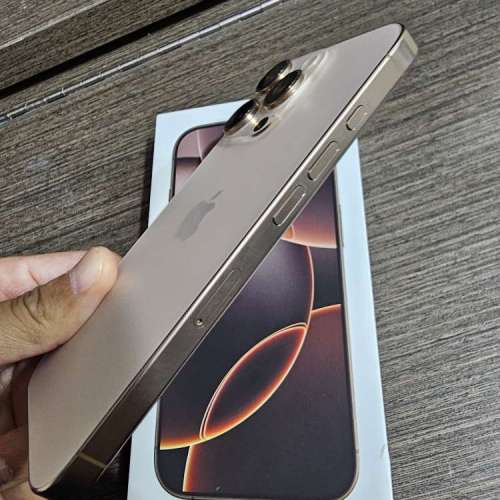 IPhone 16pro 128gb,沙漠金，港版極新，完美冇花，,有盒有綫有保至25年11月，不議價。