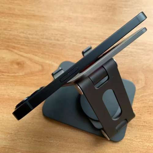 Apple iPhone 13 512G 黑色，6.1寸大荧幕，電池效能87 ％，功能全部正常運作，已貼...