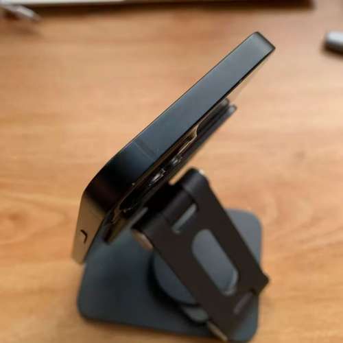 Apple iPhone 13 512G 黑色，6.1寸大荧幕，電池效能87 ％，功能全部正常運作，已貼...