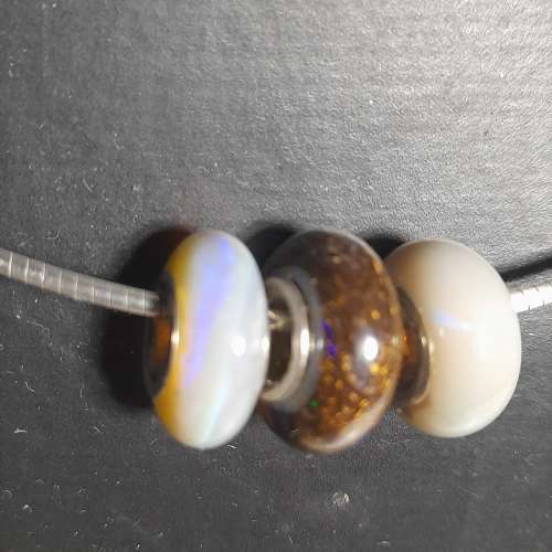 一套三個澳洲蛋白石澳寶opal圓環13x7mm鑲嵌純銀吊墜, 配上1mm16吋純銀蛇骨鏈加一吋...