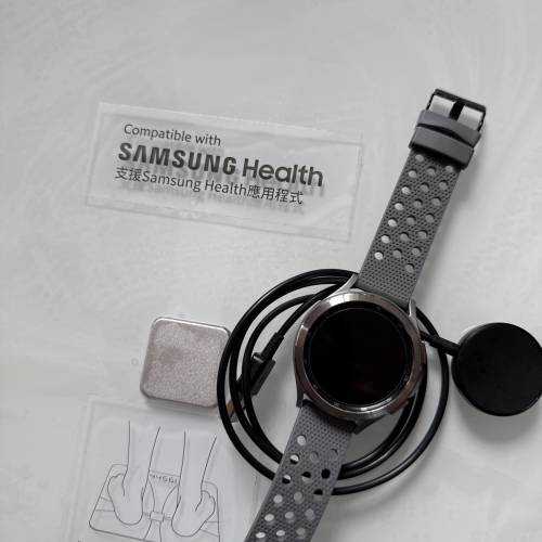 Galaxy watch 4 Classic 46mm （藍牙） 鈦灰銀