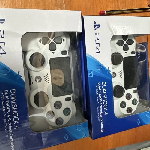 ps4手掣全新白色*2每隻150