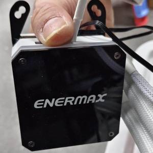 ENERMAX 雙風扇 240 水冷 只AM4 扣具