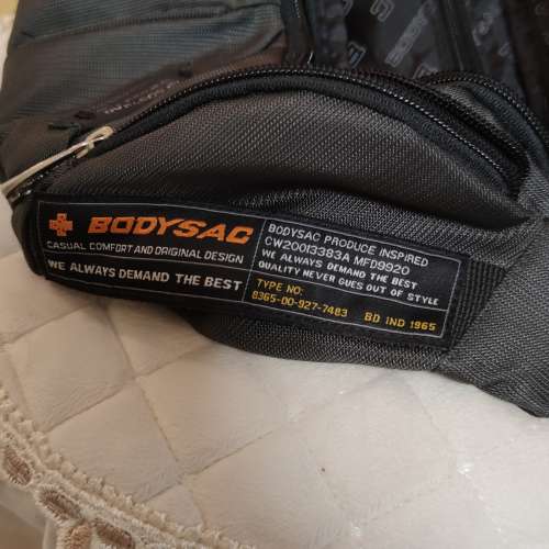 全新未用過Classic Boysac 灰黑色旅行腰袋背包